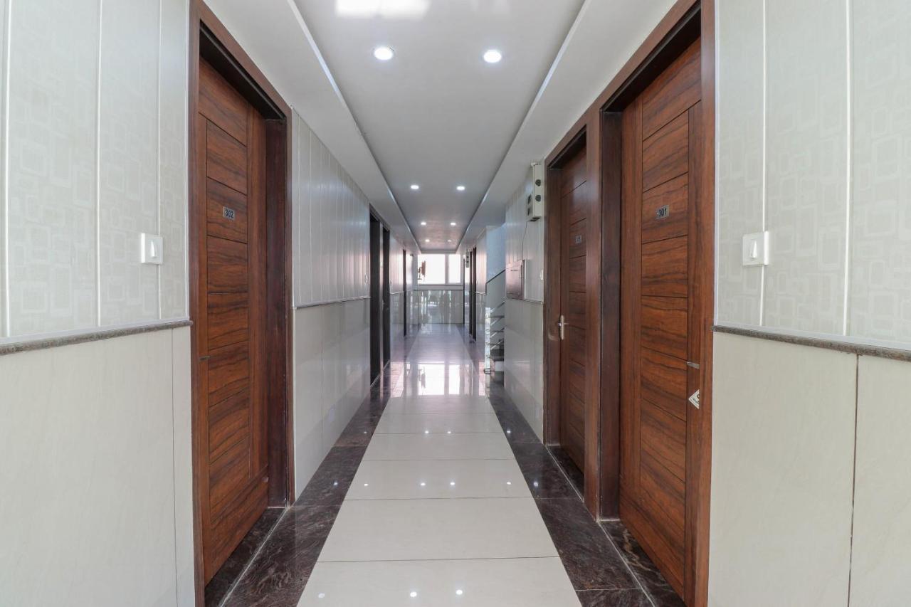Capital O 76444 Hotel Hill-Top Inn Narendra Nagar מראה חיצוני תמונה